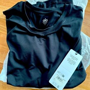 NWT Alo Men’s Conquer Reform Crewneck Long sleeve Black Medium